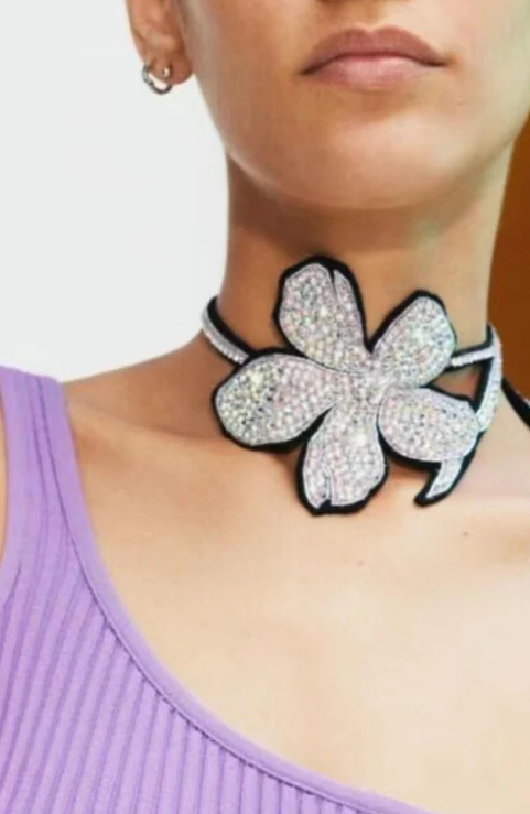 FLOWER SHAPE NECKLACE