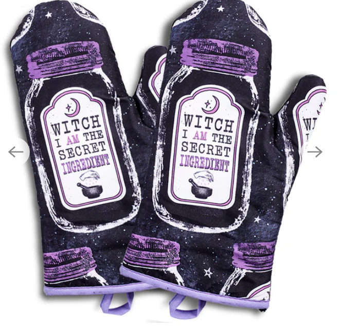 Kitchen Witch Oven Mitt Set