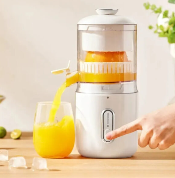Effortless Fresh Juice Anywhere: The Multifunctional Wireless Electric Juicer
