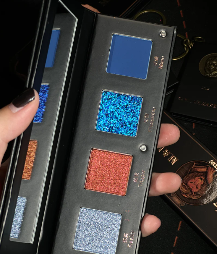 Dream Escape Keychain Eyeshadow Palette ( Octopus)